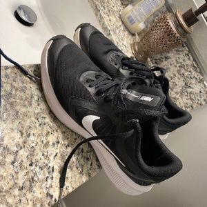 Nike youth running shoes size 6